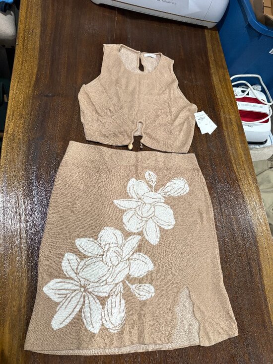JLUXLABEL Dresses & Skirts - J Luxe Label Nordstrom sz L Super Soft Sweater Skirt Tank Set Beige Flower NWT